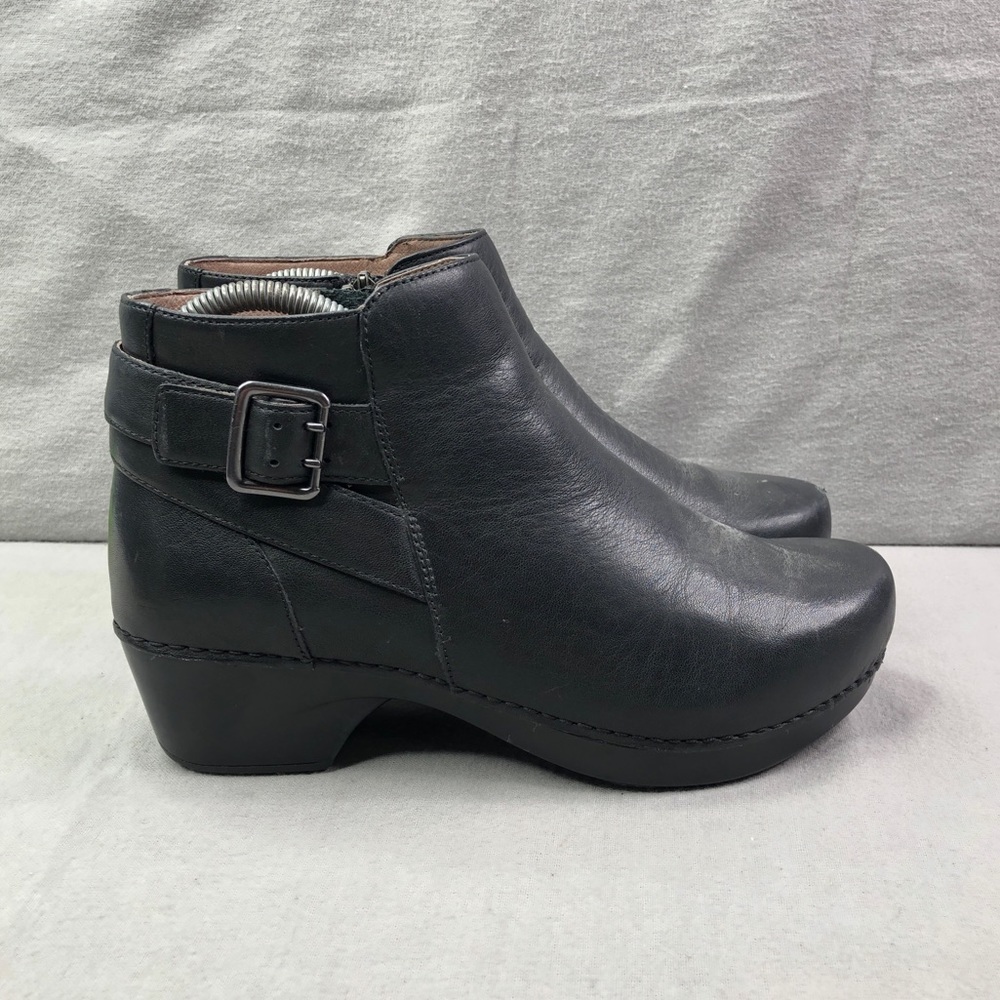 Dansko Women’s Tate Neutral Support Black Leather Boots